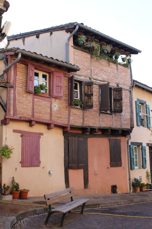 1362 Vieille maison et balcon pastellier